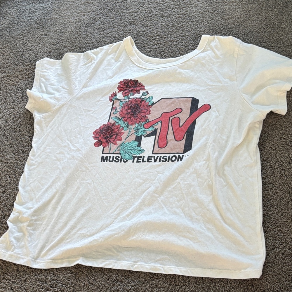 MTV Cream and Gray T-Shirt